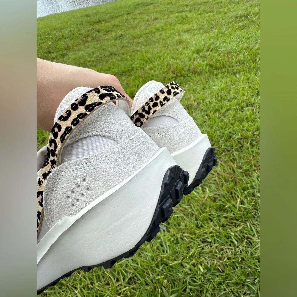 Nike step out